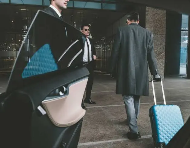 Manhattan car service chauffeur trained in local street routes